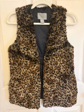 Kenar Leopard Print Faux Fur Vest in Brown and Black